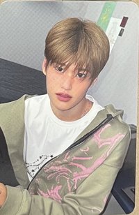 右下角那張炤熙在看你