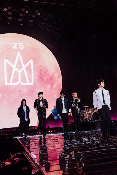 全新未拆🦄 五月天 怪獸/愛你魔法獨角獸 黑T （M號）