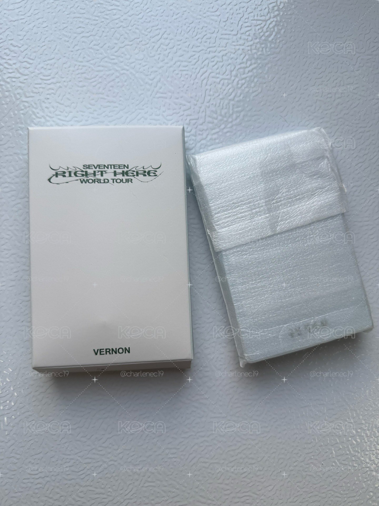 Right Vernon立牌