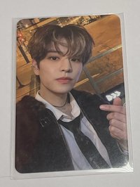 五星 玟（背後是手指）