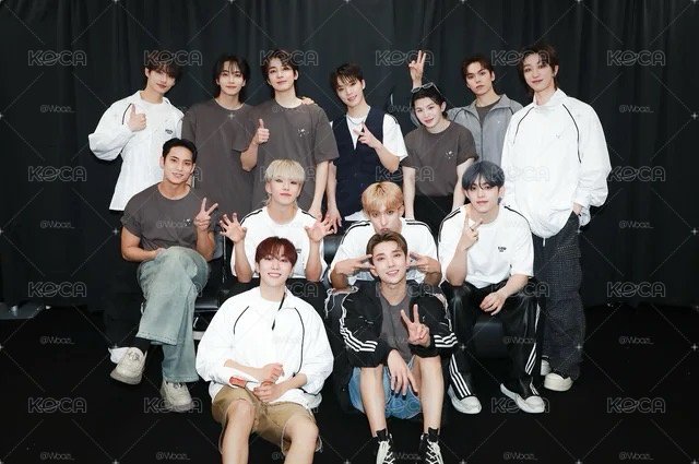 SEVENTEEN 'FOLLOW' AGAIN TO JAPAN／T-Shirt (Gray) 