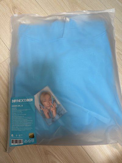 全新官方正版 boynextdoor 出道帽T 附一套小卡
