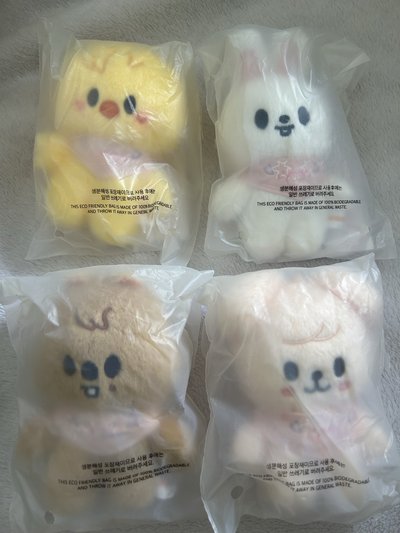 STRAY KIDS skzoo口水巾娃