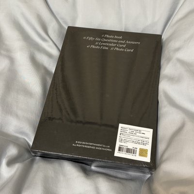 邊伯賢 LIGHT 寫真書 （全新未拆）