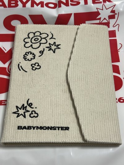 BABYMONSTER 白色卡冊