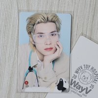 隨機卡 官拍 撐下巴