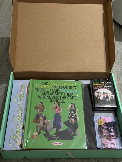 ［NewJeans 2025 SEASON'S GREETINGS ］含所有小卡、內容物皆齊全 