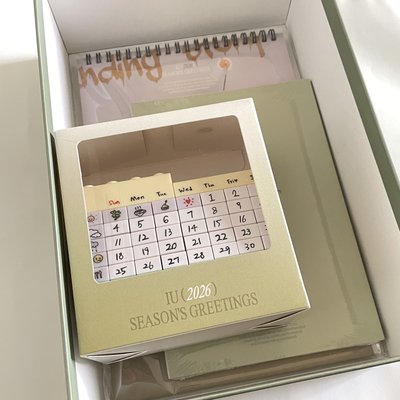 IU 2026年曆內容物