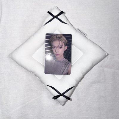 🔴正四 yzy 上海 簽售卡 中背 𝙔𝙀𝙊𝙉𝙅𝙐𝙉 需多帶一張/一個 ⟦⚪️標記的小卡/週邊商品⟧