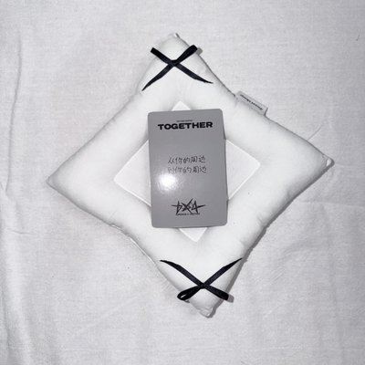 🔴正四 yzy 上海 簽售卡 中背 𝙔𝙀𝙊𝙉𝙅𝙐𝙉 需多帶一張/一個 ⟦⚪️標記的小卡/週邊商品⟧