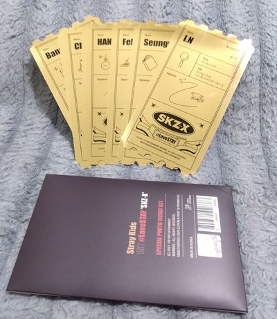  Stray kids |  Love stay 偵探大票卡 整套