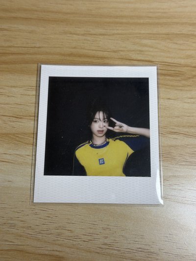 雅賢黃衣拍立得