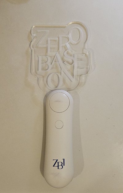 Zerobaseone 初代手燈