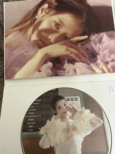 IU LILAC 已拆黑專 含小卡