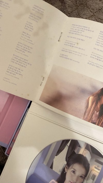 IU LILAC已拆彩專 含小卡 貼紙 照片