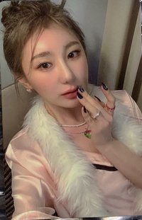 Over The Moon 專輯卡 