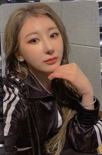 Over The Moon 專輯卡 