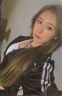 Over The Moon 專輯卡 