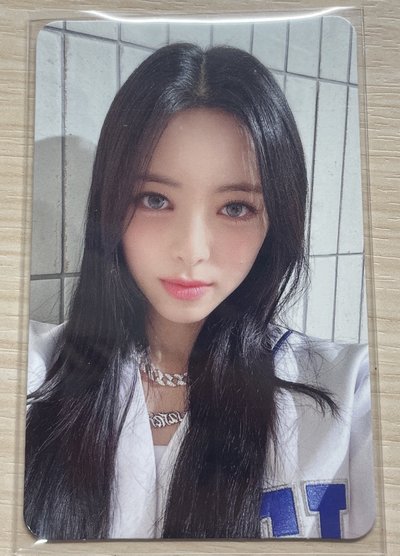 ITZY Yuna有娜 棒球服雙面卡