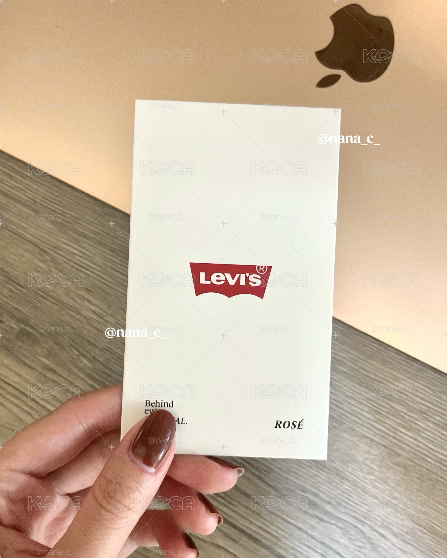 Rosé X Levi’s 代言卡 - 未拆卡