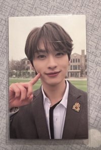 校服旻（有不過臉大損）