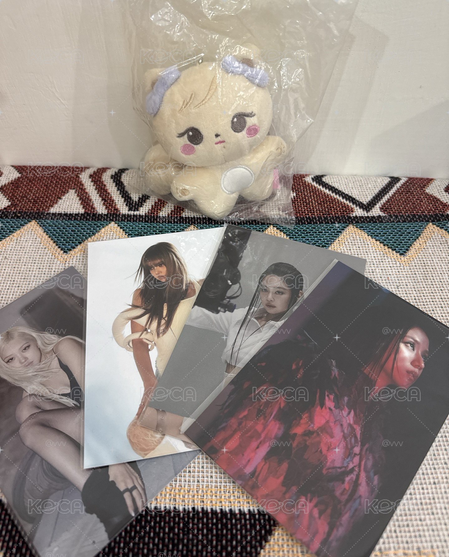 全新未拆-Blackpink rosé Rosie初代吊飾娃小盤