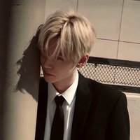 左手一個宋恩奭右手一個李燦榮