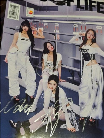【Mwave 簽專 + 隨機特典卡】KISS OF LIFE 簽名 💋 224 親筆簽名 簽專 💽✍️(全成員簽名)