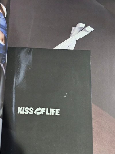 【Mwave 簽專 + 隨機特典卡】KISS OF LIFE 簽名 💋 224 親筆簽名 簽專 💽✍️(全成員簽名)