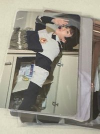 躺著吃櫻桃的燦榮