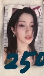 這張卡會比其他張厚一點