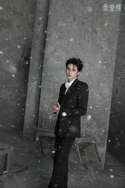 嚴浩翔 叁重樓 手辦款