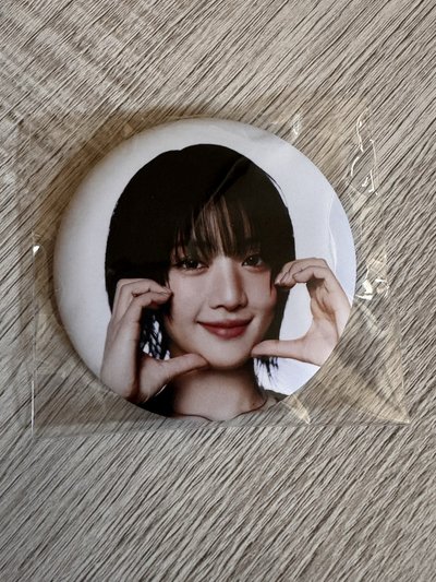 i-dle 展覽徽章 娟/妮