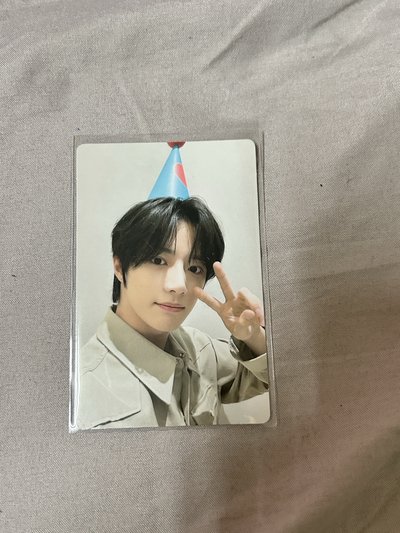 正反面都超級可愛的生日娃卡 ！