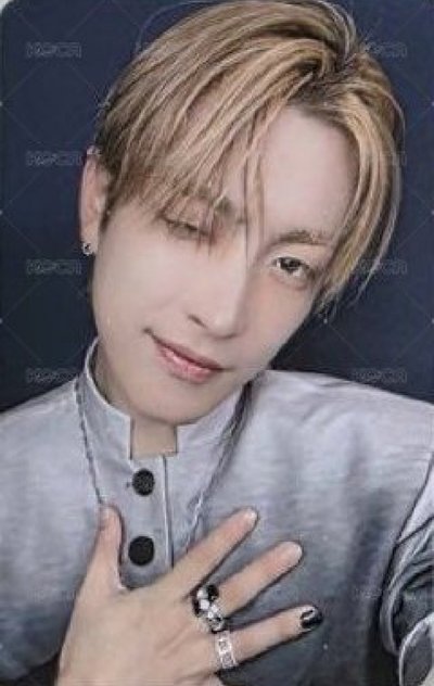 ATEEZ-擊拳👊🏻+wink😉