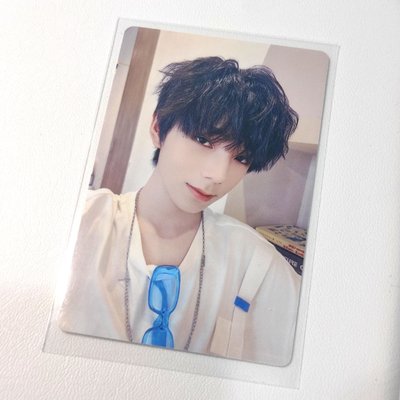 奔二 藍眼鏡冷臉