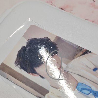 奔二 藍眼鏡冷臉