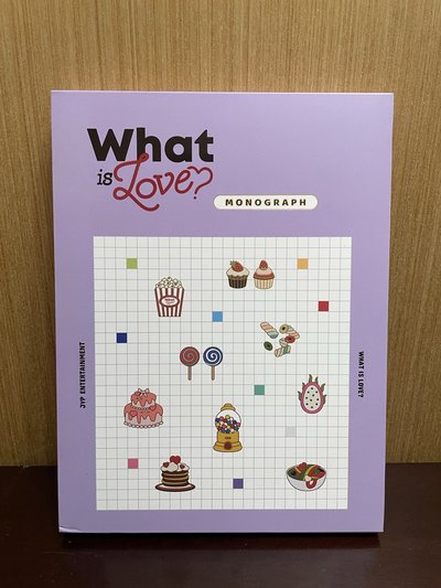 Twice_What is love?迷五輯 問愛花絮寫真本