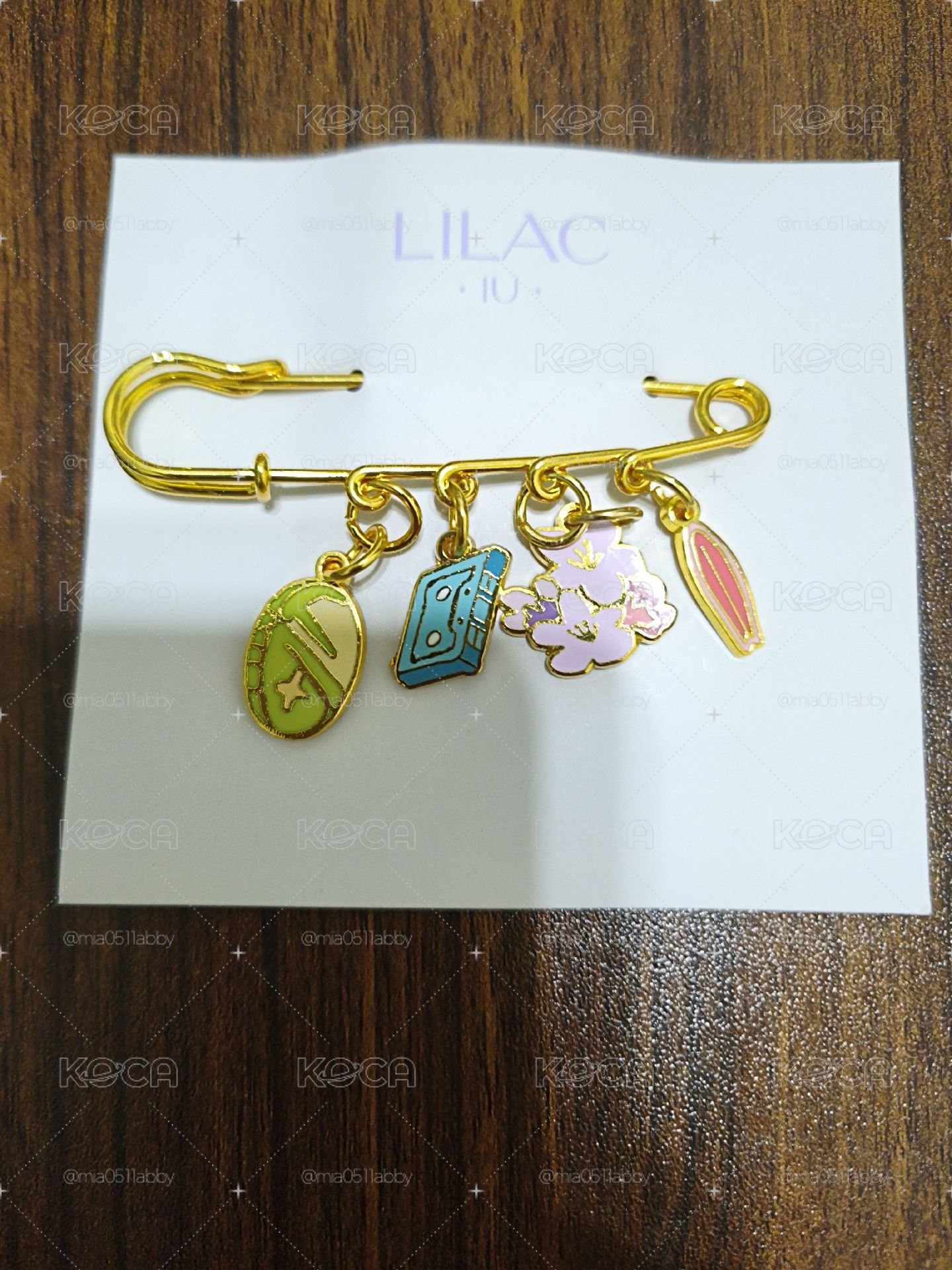 LILAC B版 別針襟章 