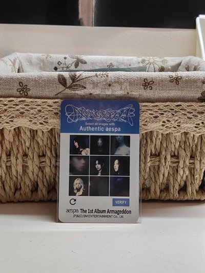 專卡柚（覺得妝造很像一隻小鹿⛄）