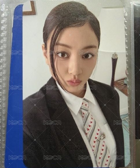 西裝嘟嘴