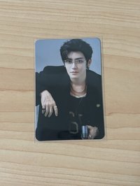 四星 眼鏡黑衣 🥝(100)