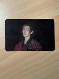 一星 紅衣看鏡頭