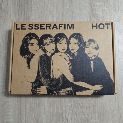 LE SSERAFIM HOT 鐵盒專