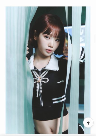 LE SSERAFIM 快閃店 POP-UP 周邊 世巡 娃娃 滿額卡