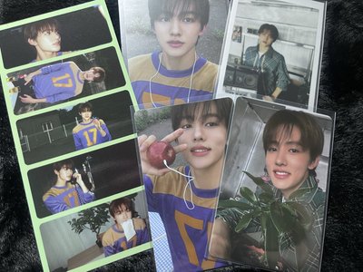 年曆單人set 和貼紙五格照四張卡