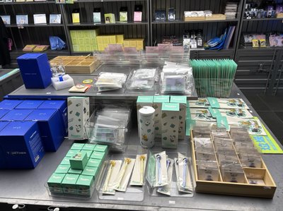 TXT 角巴兔快閃周邊 黃春哼呀寧PVC小包 哼呀寧立牌 紙膠帶 行李吊牌 水壺 鑰匙圈