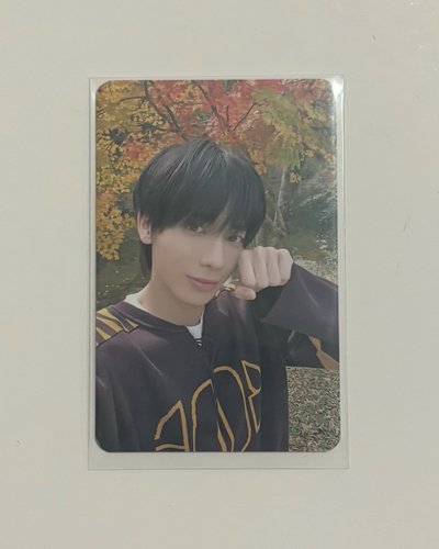 中背 MOA的眼神閃閃發亮