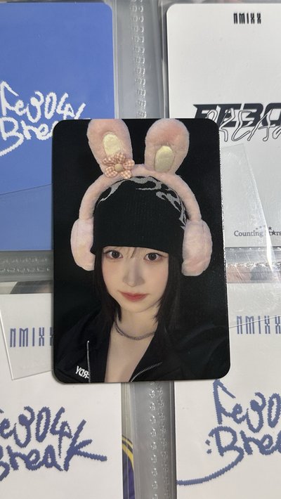 NMIXX sr兔子耳罩嫄 中文卡背