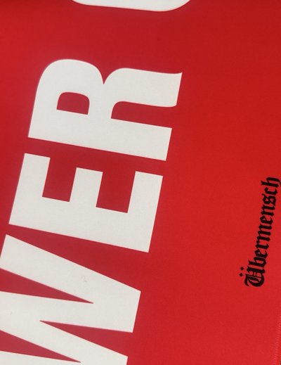 GD Übermensch 快閃店 周邊 紅色桌墊